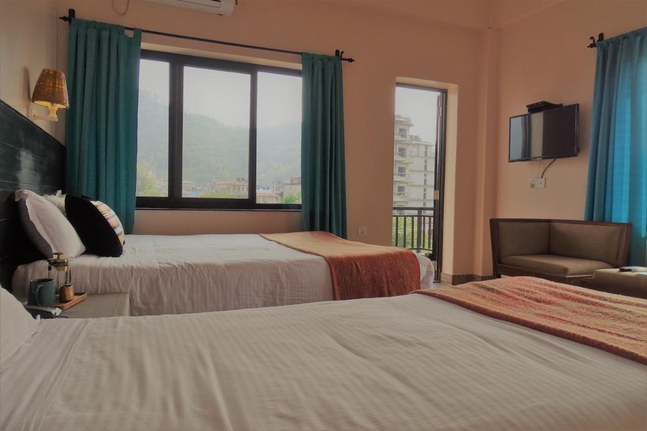 Hotel Karuna Pokhara Bagian luar foto