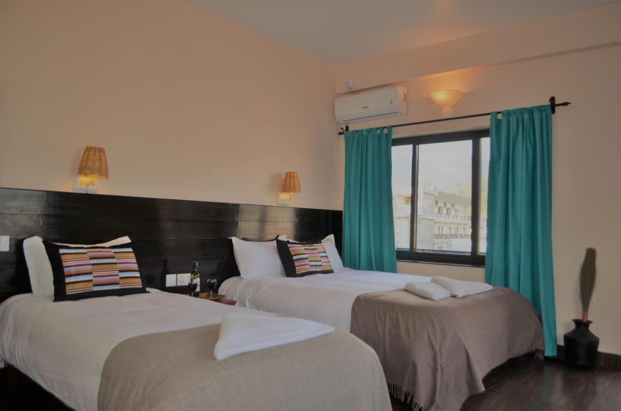 Hotel Karuna Pokhara Bagian luar foto