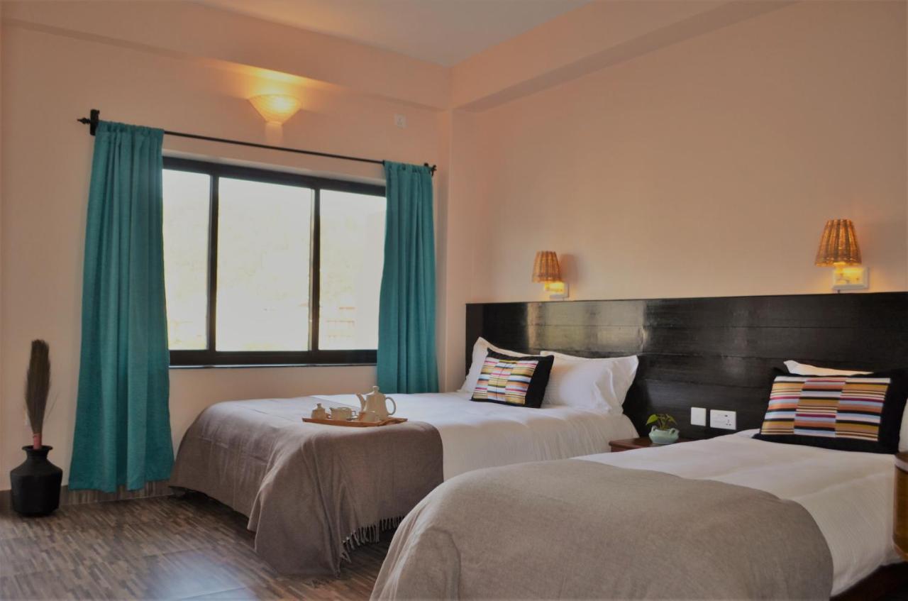 Hotel Karuna Pokhara Bagian luar foto
