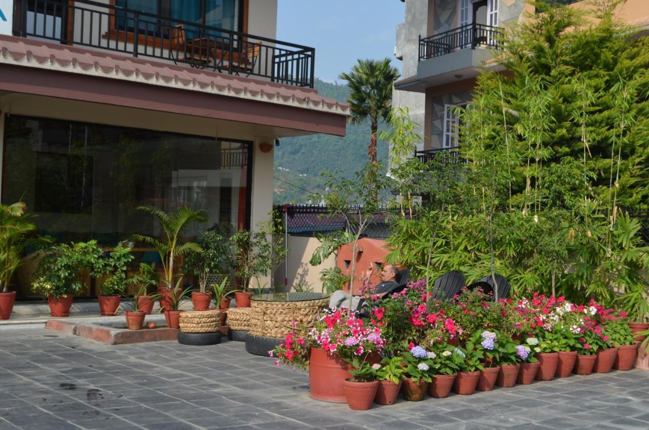 Hotel Karuna Pokhara Bagian luar foto